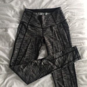 VICTORIA’S SECRET grey and black pocket leggings